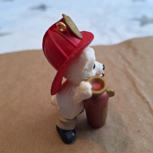 Vintage 90s Hallmark Ornament  1994 RED HOT HOLIDAY Fireman Polar Bear‎ - Picture 4 of 9